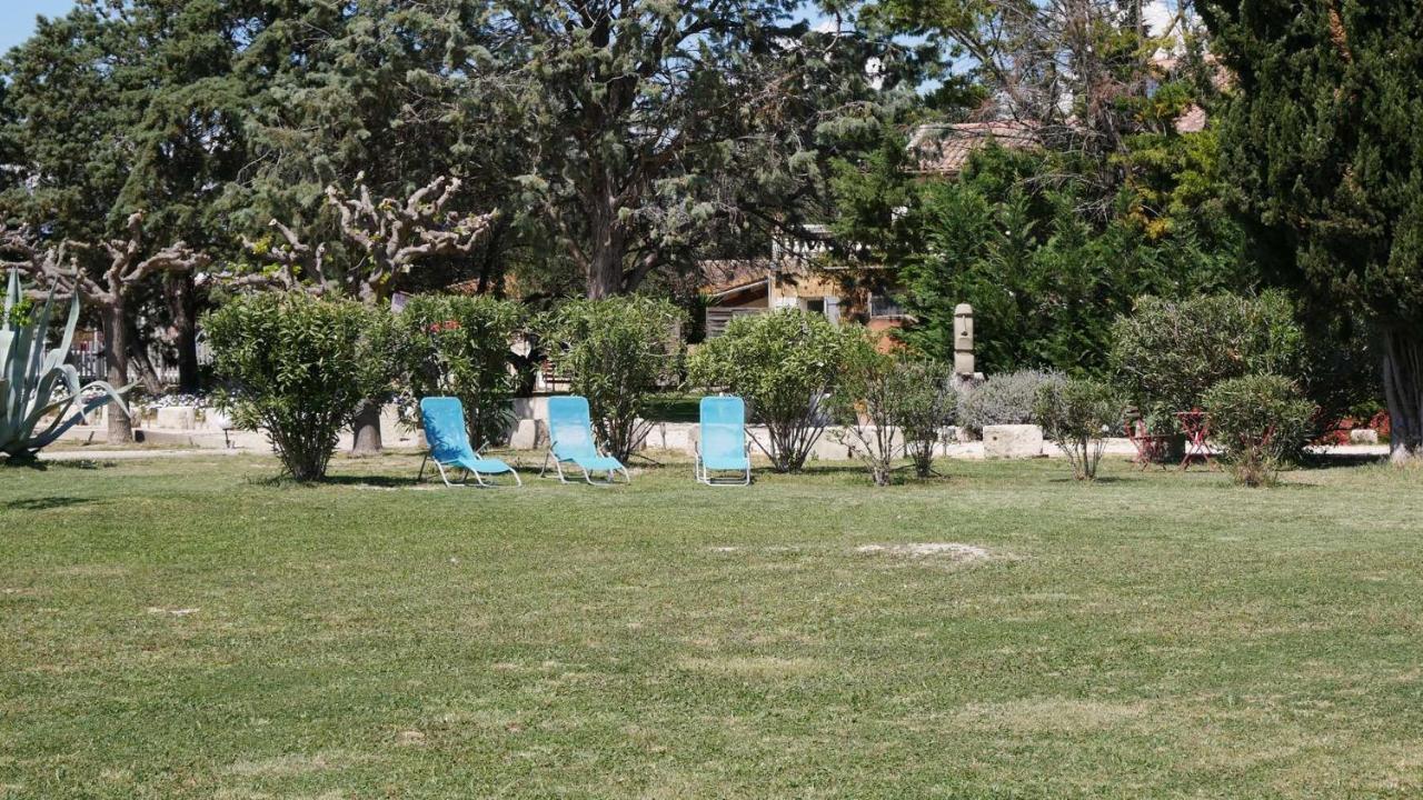 Mas Maurane-Roulotte Avec Spa Prive Aux Portes D'Arles Tarascon Ngoại thất bức ảnh