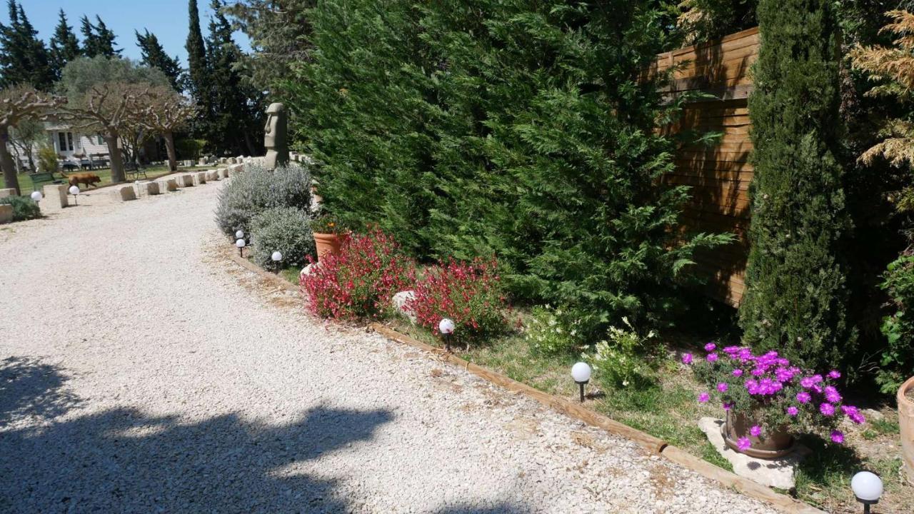 Mas Maurane-Roulotte Avec Spa Prive Aux Portes D'Arles Tarascon Ngoại thất bức ảnh