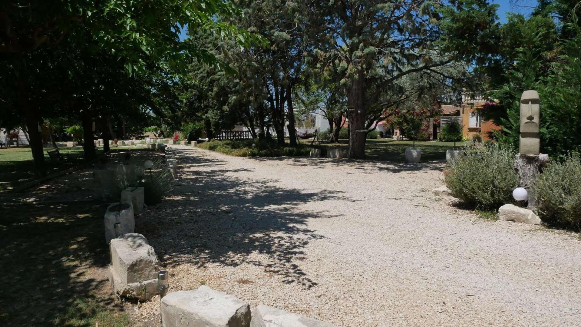 Mas Maurane-Roulotte Avec Spa Prive Aux Portes D'Arles Tarascon Ngoại thất bức ảnh