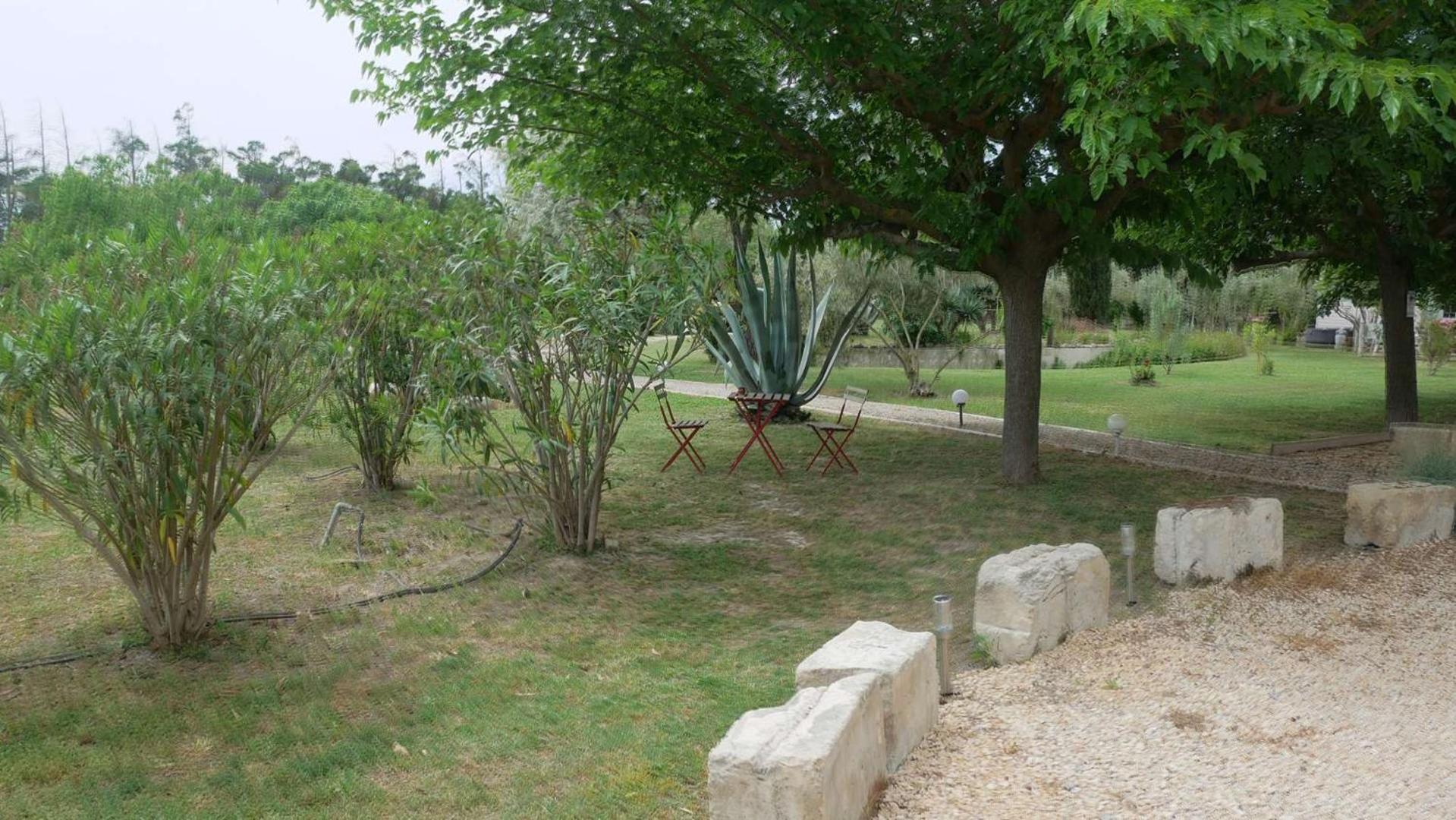 Mas Maurane-Roulotte Avec Spa Prive Aux Portes D'Arles Tarascon Ngoại thất bức ảnh