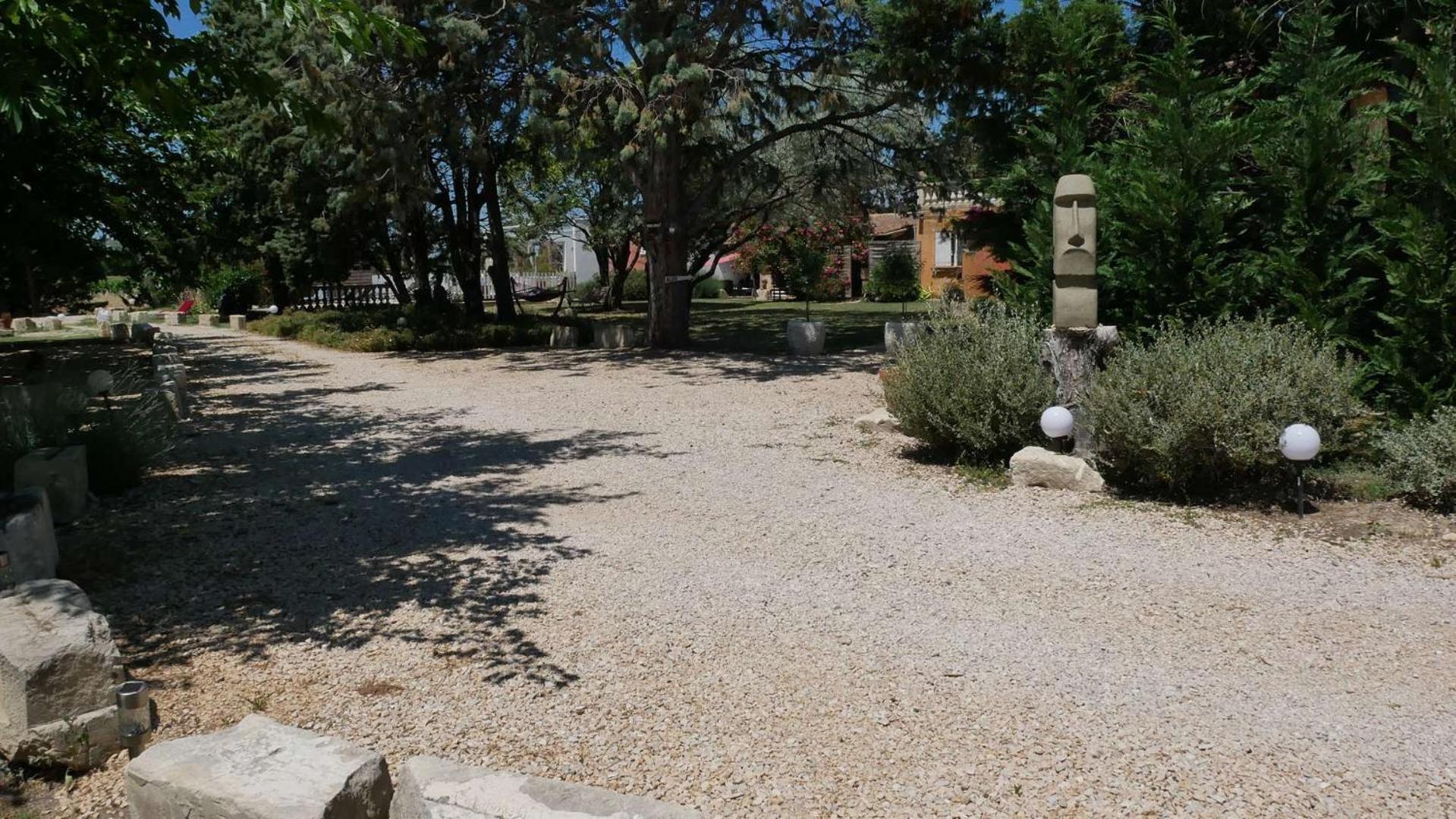 Mas Maurane-Roulotte Avec Spa Prive Aux Portes D'Arles Tarascon Ngoại thất bức ảnh